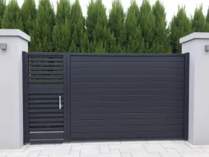 Ogrodzenia palisadowe z bramą i furtką – jak wybrać idealne rozwiązanie?