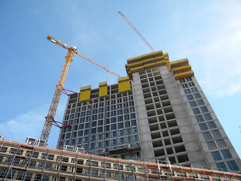 jak zorganizować tynkowanie maszynowe na budowie
